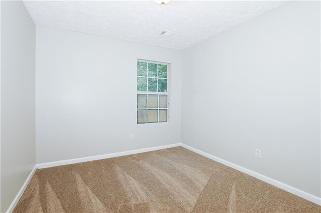 Building Photo - 592 Elle's Wy