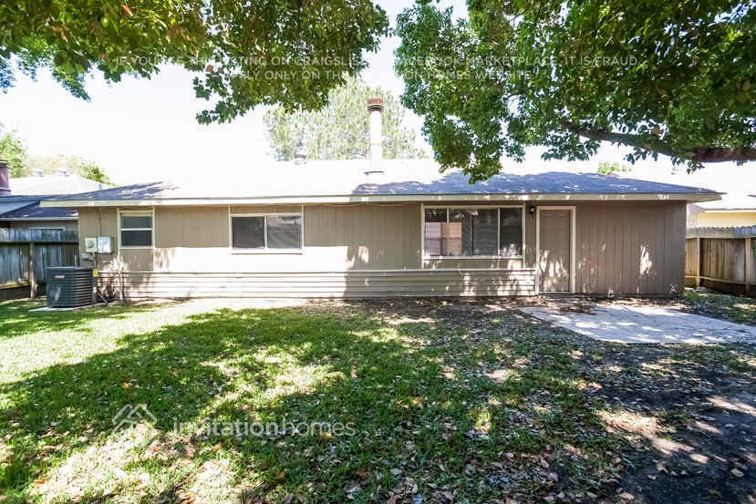 Building Photo - 17102 Stone Stile Dr