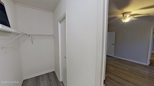 Building Photo - 20 Deer Ridge Dr W