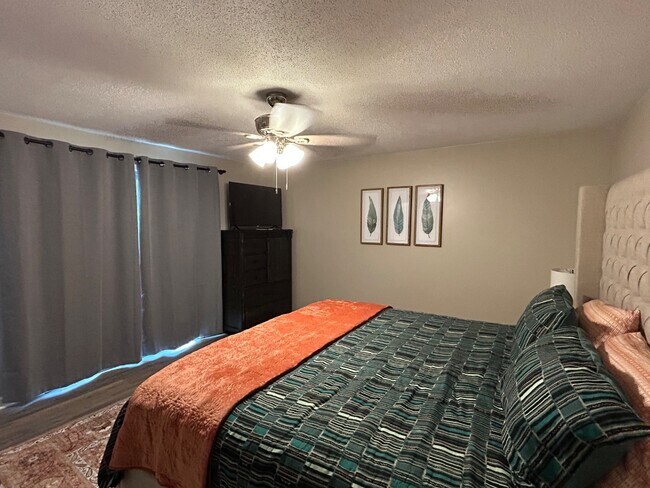 Building Photo - 917 Davis Blvd