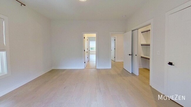 Building Photo - 5018 Double Lakes Dr