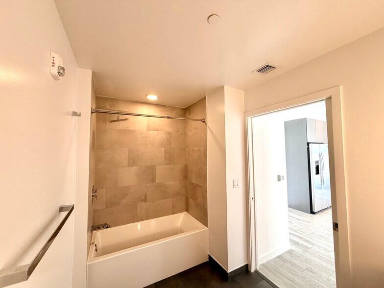 Building Photo - 253 NW 31st St