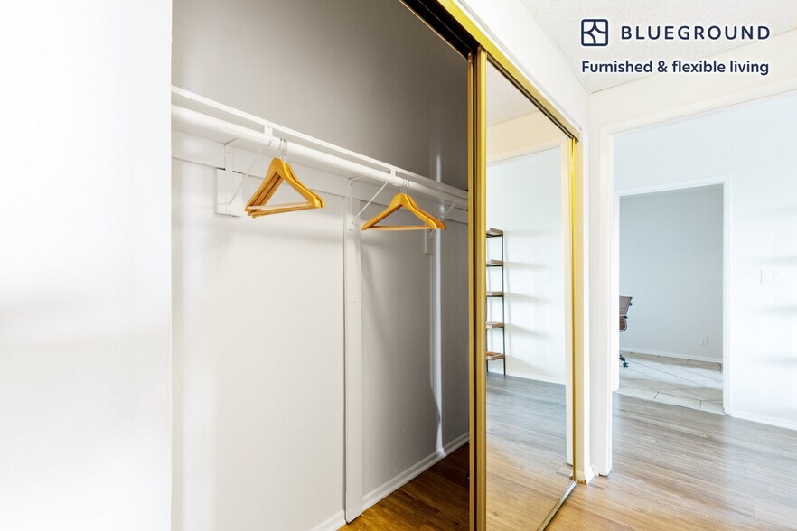 Building Photo - 467 S Arnaz Dr