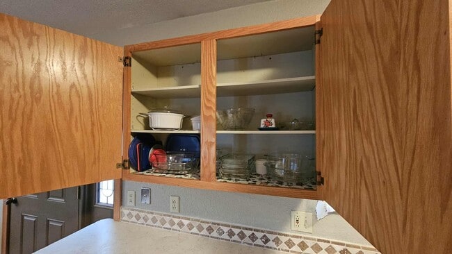 Building Photo - Fully Furnished House with views and all utilities covered