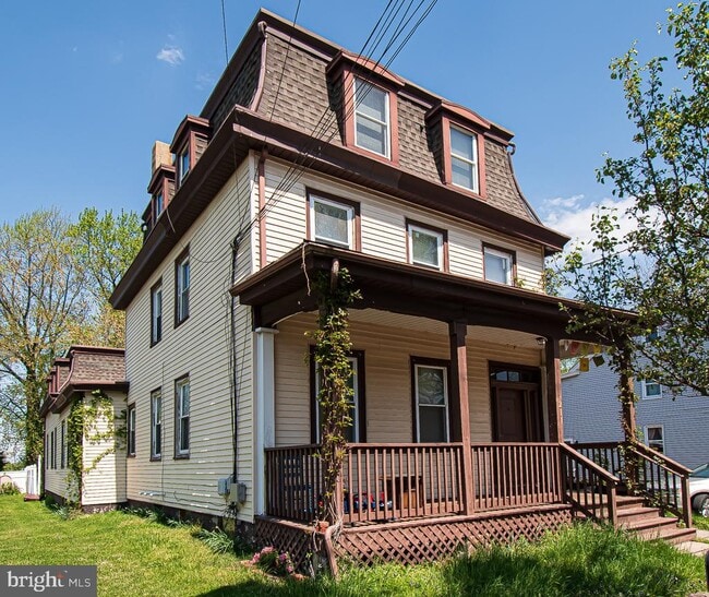 Building Photo - 211 Front St