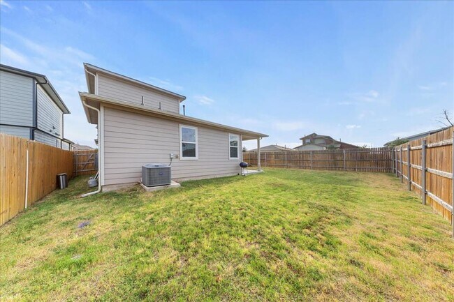 Building Photo - 3200 Egan Dr