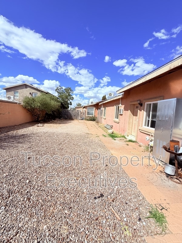 Building Photo - 208 W Ventura St