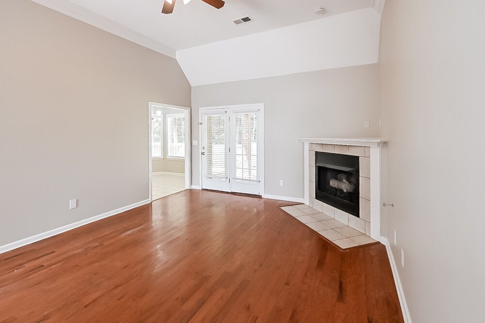 Building Photo - 216 Fawn Dr N