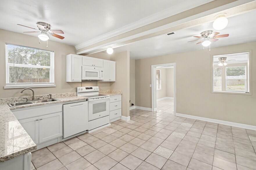 Building Photo - 3445 Soutel Dr