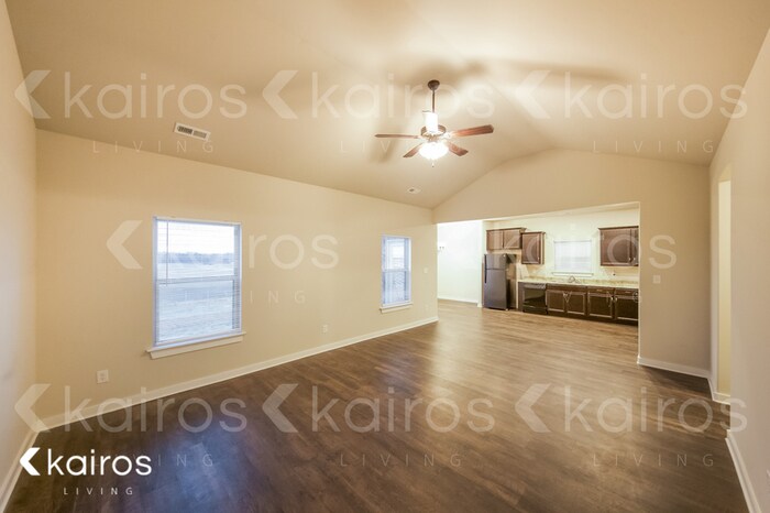 Building Photo - 26186 Valley Ridge Rd