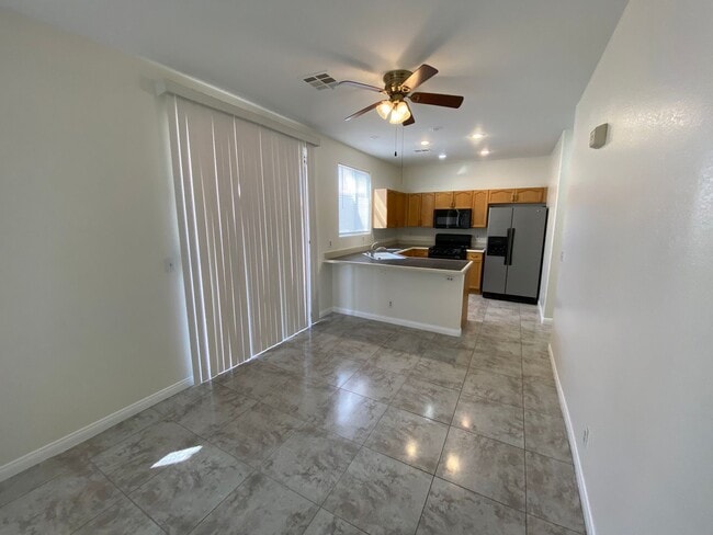 Building Photo - 2 Story, 3 bedroom, 2.5 bathroom home in Silverado Ranch