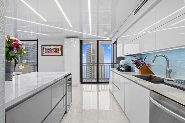 Building Photo - 210 174th St