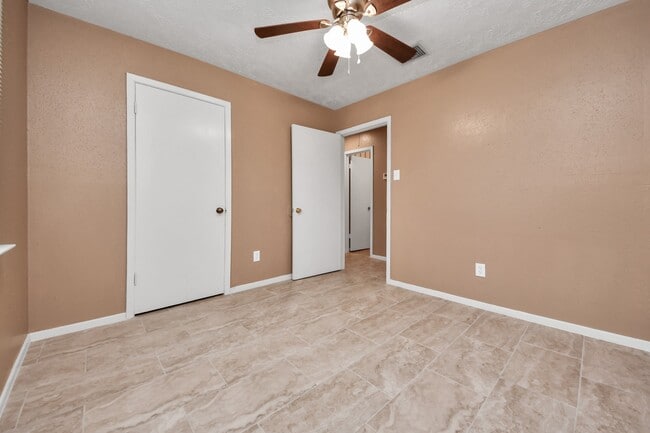 Building Photo - 16425 Monte Carlo Ln