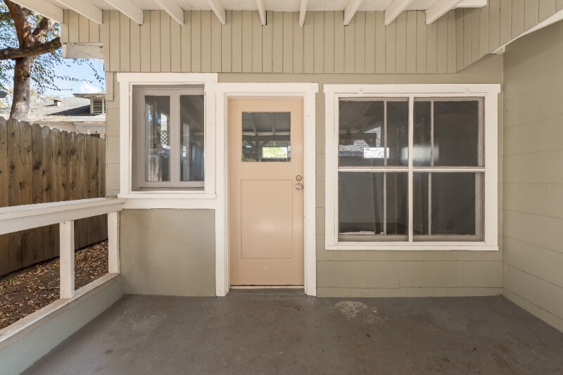 Building Photo - 1446 E Topeka St