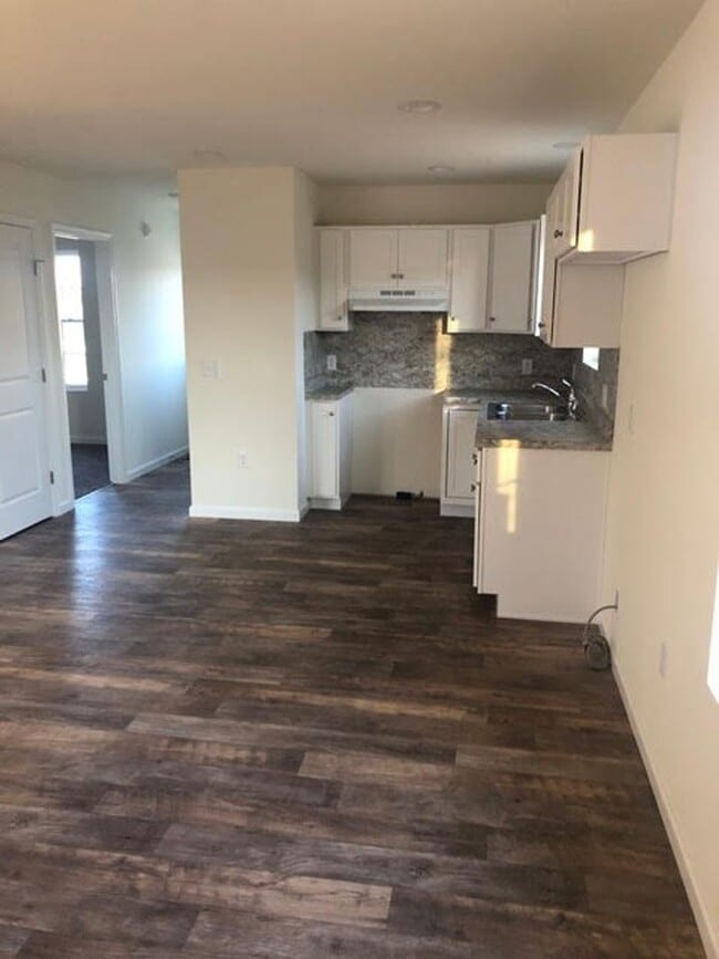 Building Photo - Modern Home for Immediate Occupancy – Avai...