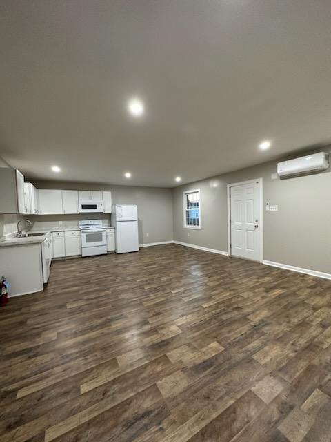 Building Photo - 2A Greenfield Rd - Unit 2A- 1st Floor