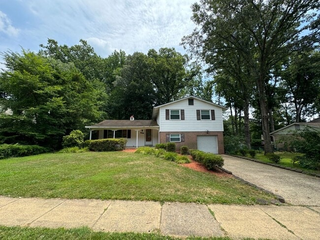 Primary Photo - Spacious 4 Bed 3 Bath Home With Fully Fenc...