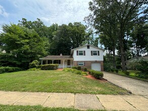 Building Photo - Spacious 4 Bed 3 Bath Home With Fully Fenc...
