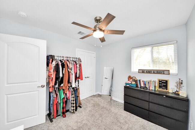 Building Photo - 834 Ellington St