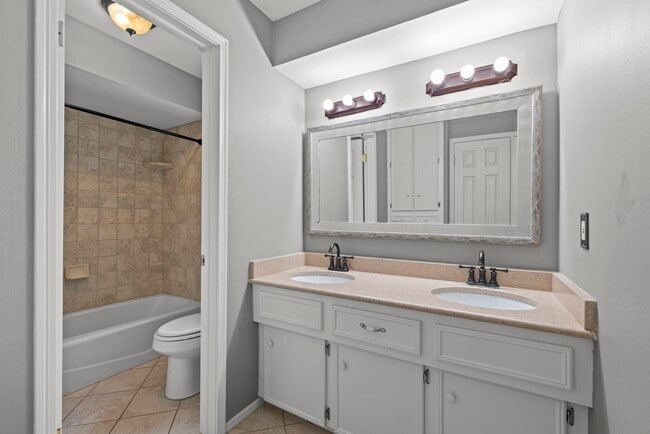 Building Photo - 8318 Everleaf Dr