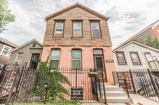 Building Photo - 1827 S Ruble St