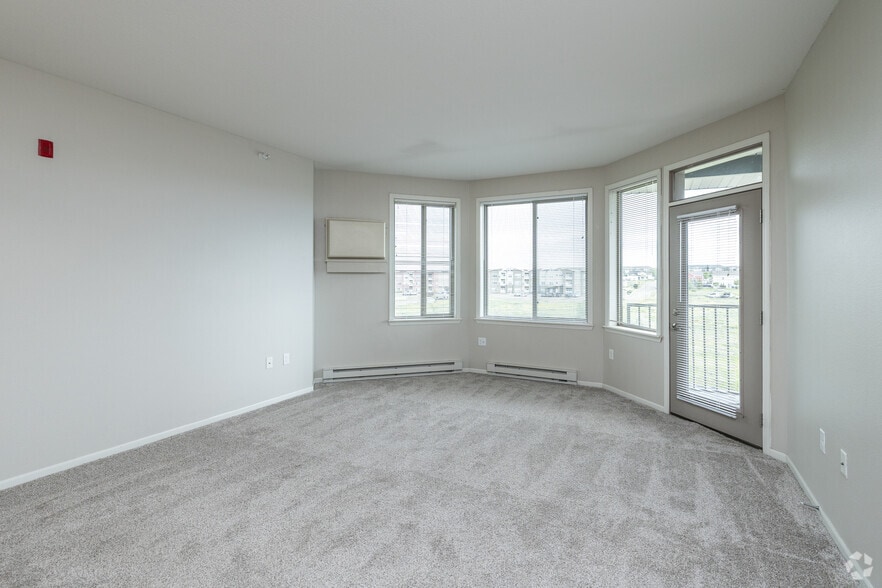 2BR, 2BA - 1,079SF - Living Room - Eagle Crest Apartments