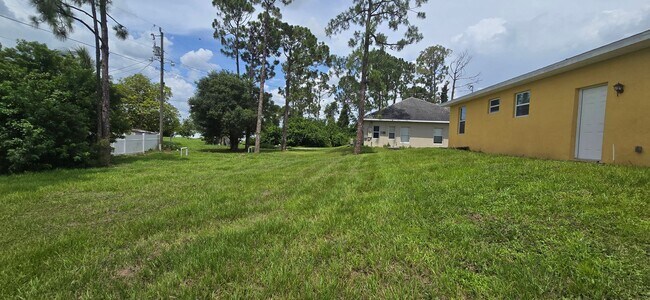 Building Photo - GREAT SW LEHIGH LOCATION-THREE BEDROOM -2 BATH-MOVE IN READY