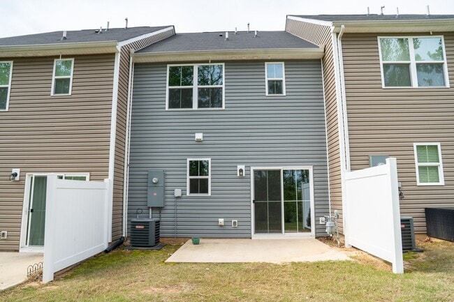 Building Photo - 3BR/2.5BA Modern Townhome on Spartanburg’s...