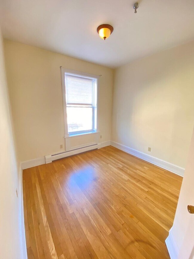 Building Photo - 55 Bright St