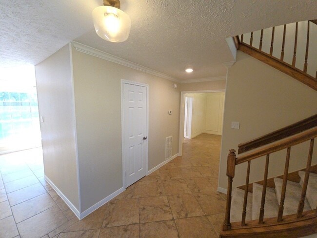 Building Photo - 2502 Fairwind Dr
