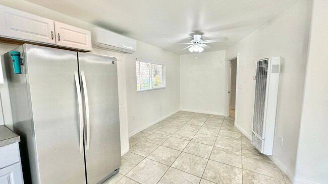 Building Photo - Beautiful, Single Story, Private Entry, De...