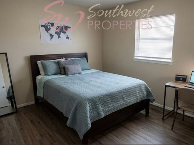 Building Photo - Move in Ready 2 bedroom 1 bath apartment -- Walk to Campus!