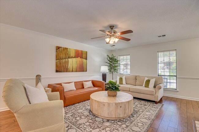 Primary Photo - 186 Hammond Pl Cir