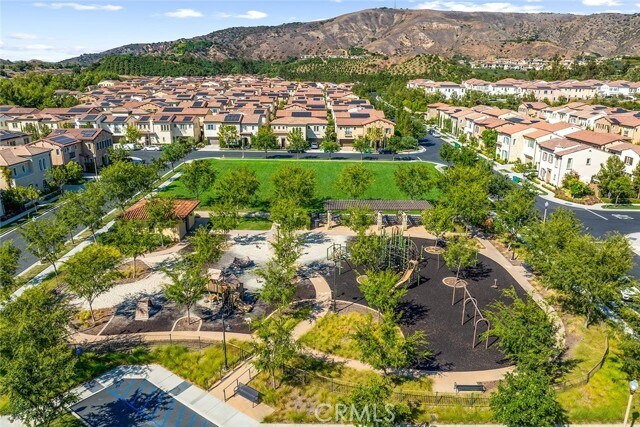 Building Photo - 77 English Saddle