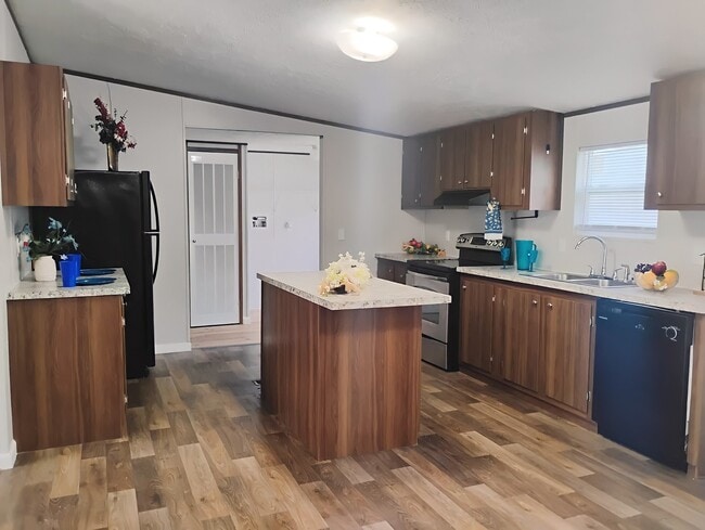 Building Photo - 161 Rainbow Dr