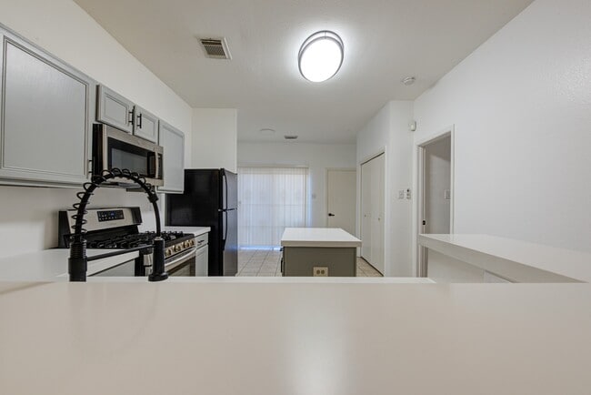 Building Photo - 11760 Jelicoe Dr