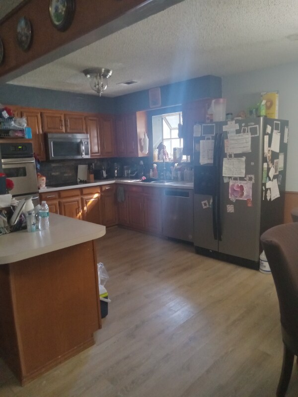 Building Photo - 703 E 10th St