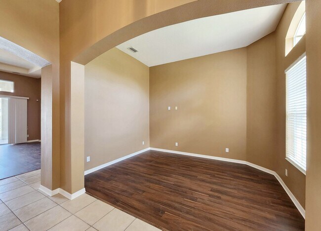 Building Photo - 2408 Tea Olive Terrace
