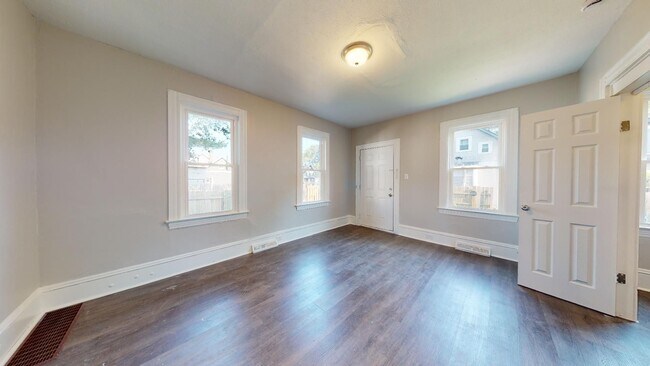 Building Photo - 4217 Hyde Ave