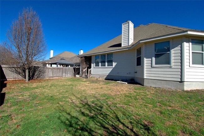 Building Photo - 125 Justin Leonard Dr