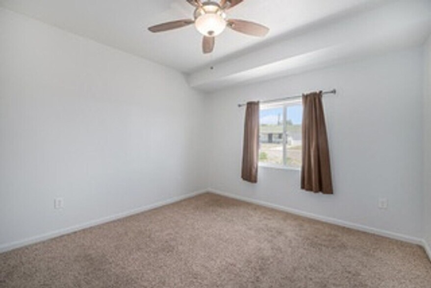 Building Photo - 1530 W Berkeley Pl