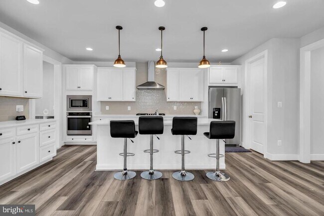 Building Photo - 41919 Spring Air Dr