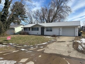 Building Photo - Freshly Updated 3-Bedroom, 1-Bathroom Home – $1,375/Month