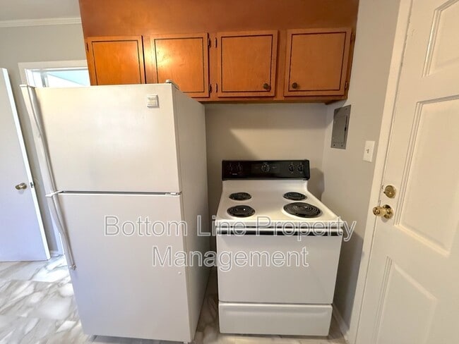 Building Photo - 3021 Marlborough Rd