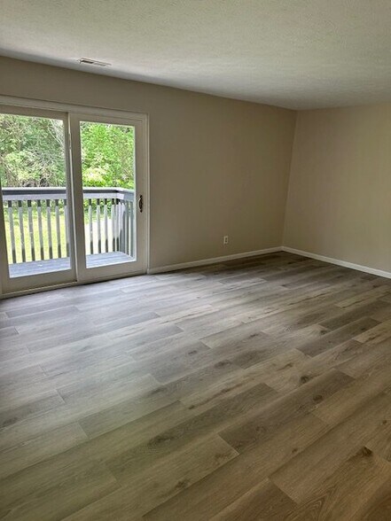 Building Photo - 1000 Valley View Ln
