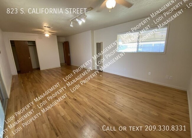 Building Photo - 823 S California St