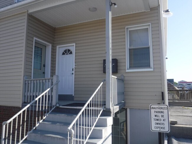 Primary Photo - 416 Salem Ave