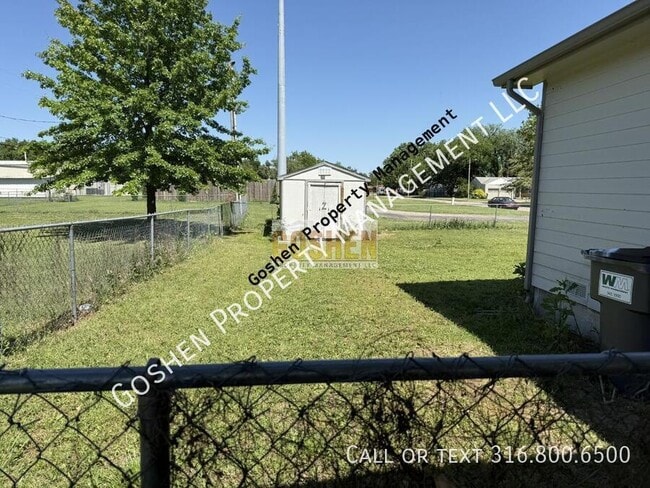 Building Photo - 2822 S Millwood Ave