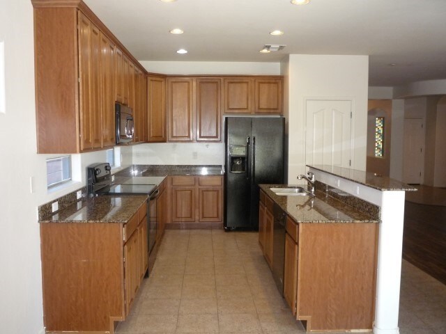 Building Photo - 7626 E Shadybrook Ln