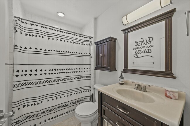 Building Photo - 14625 Flintstone Dr